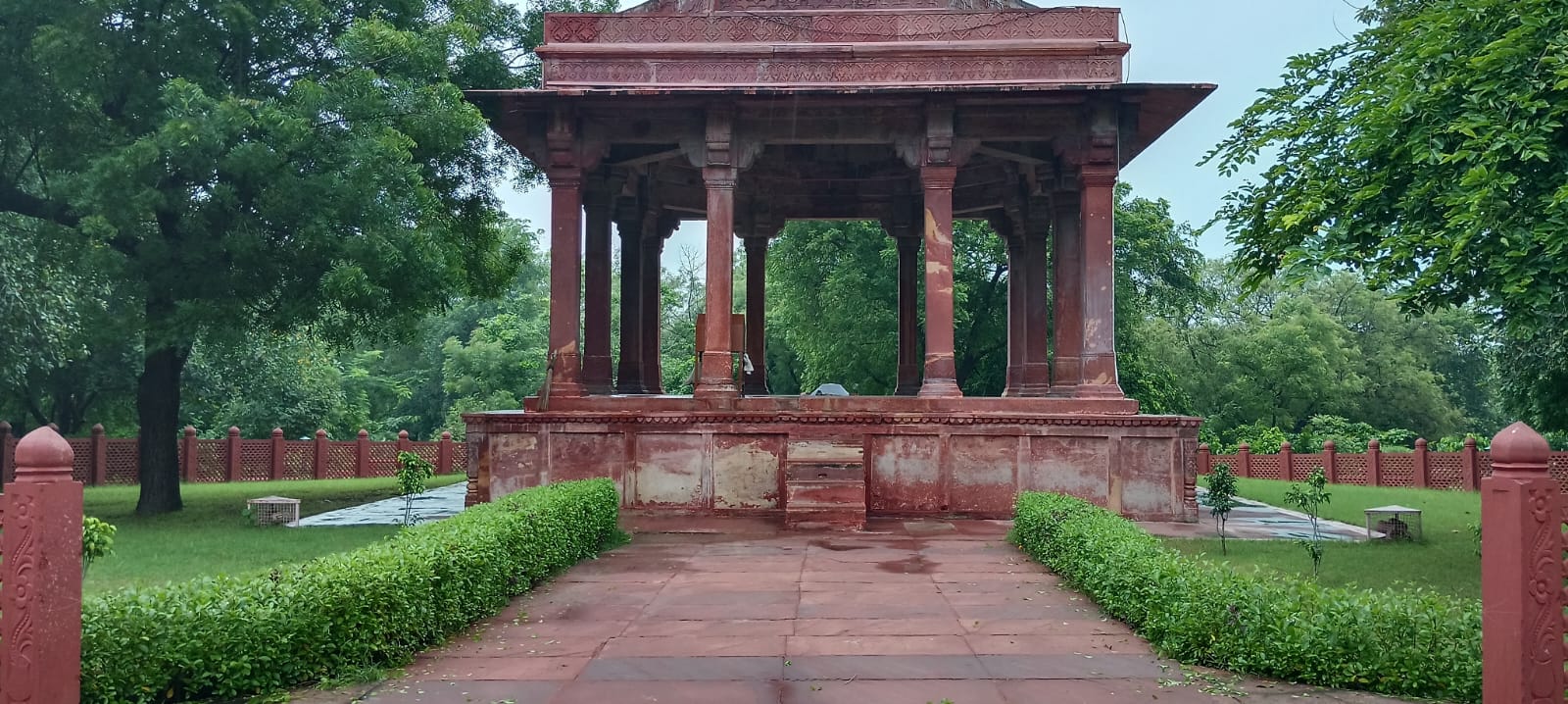 रासखान की समाधि